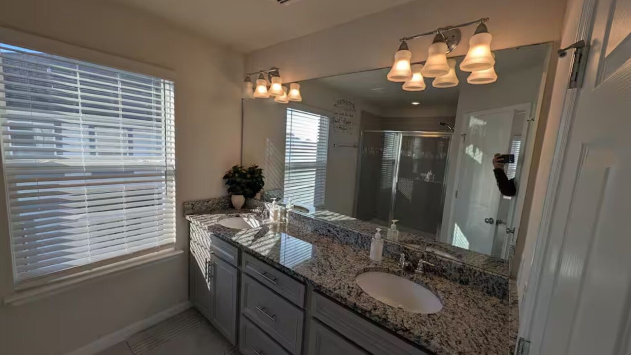 Photo of Bathroom in Meadow Woods