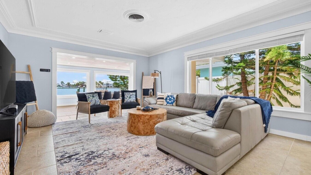 Photo of Livingroom in Redington Beach