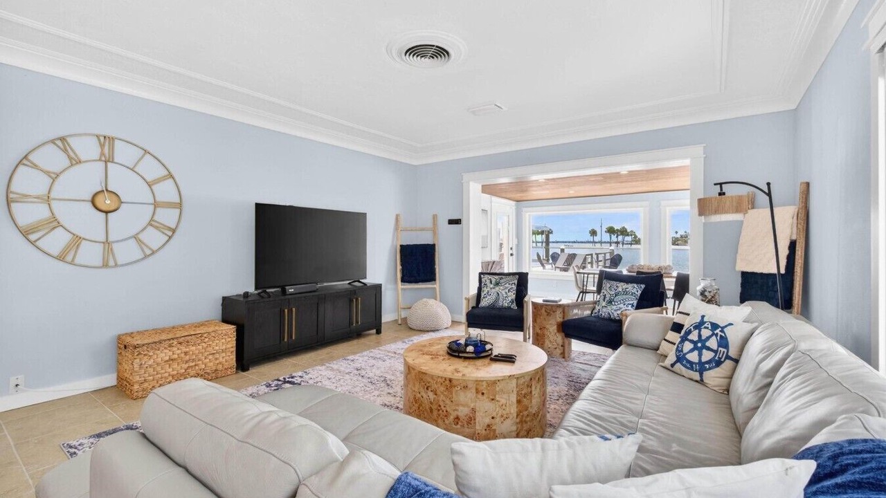 Photo of Livingroom in Redington Beach