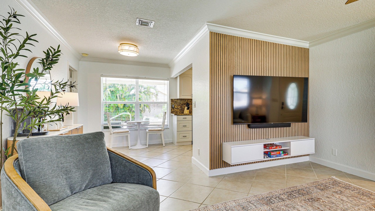 Photo of Livingroom in Tropic Palms