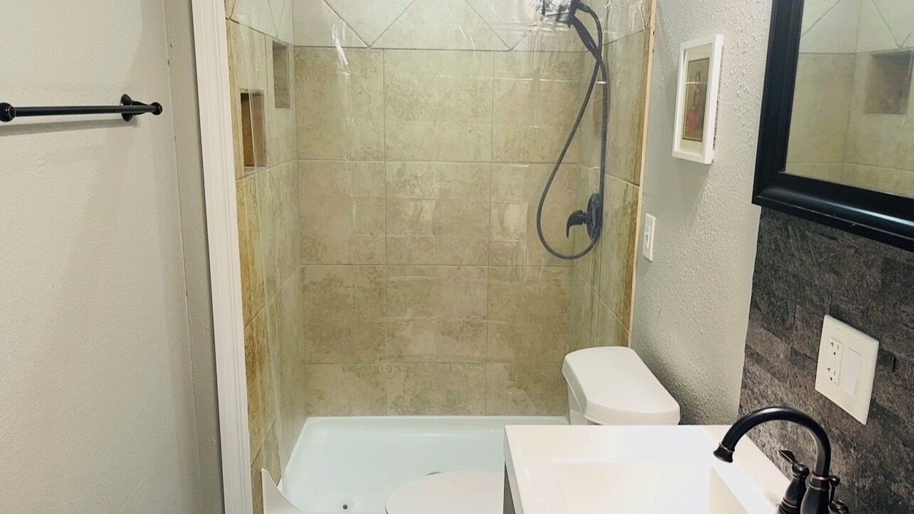 Photo of Bathroom in Tropic Shores