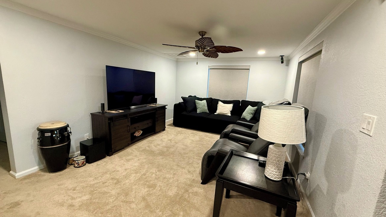 Photo of Livingroom in Highland