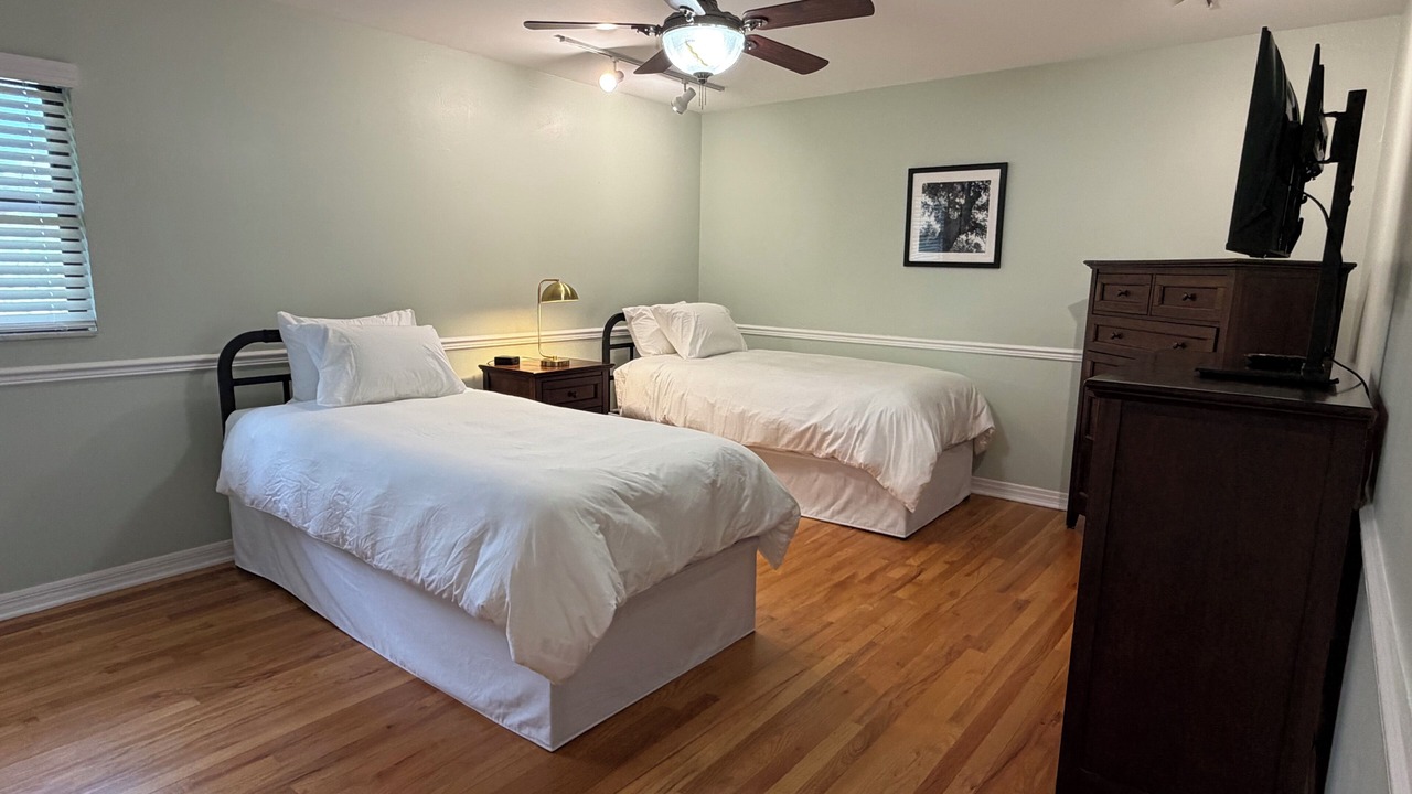 Photo of Bedroom in Bay Crest Park