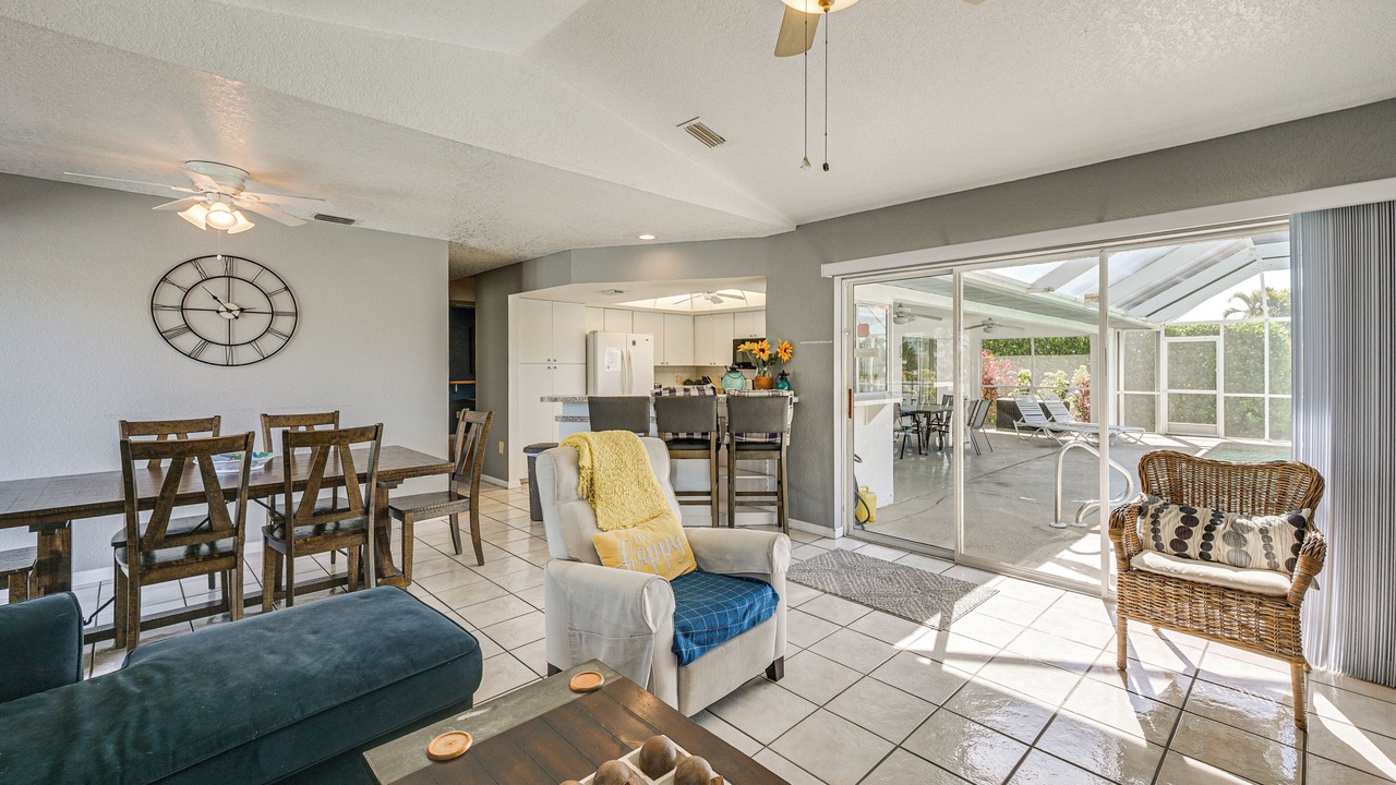 Photo of Livingroom in Edgewater