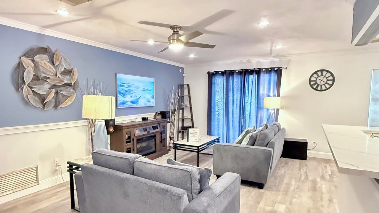 Photo of Livingroom in Goldenrod