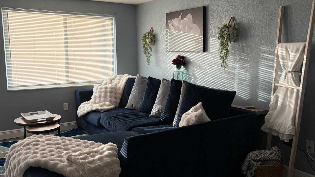 Photo of Livingroom in Signal Cove