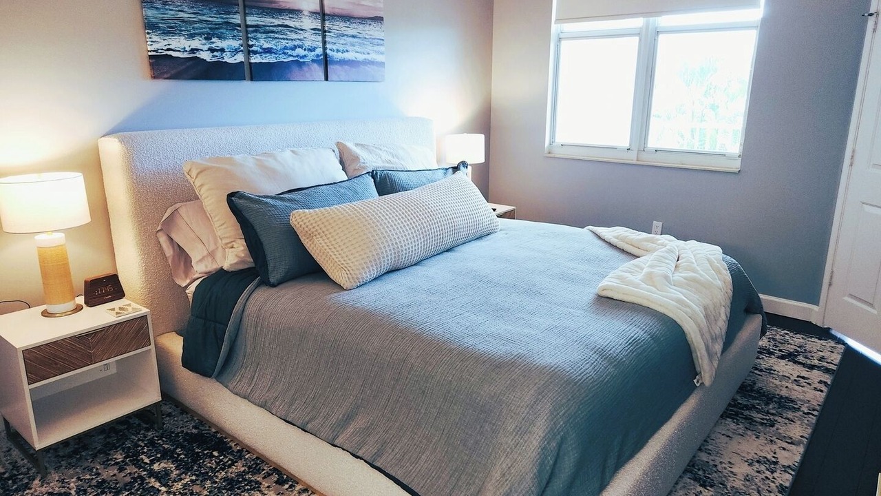 Photo of Bedroom in East Ocean Ave