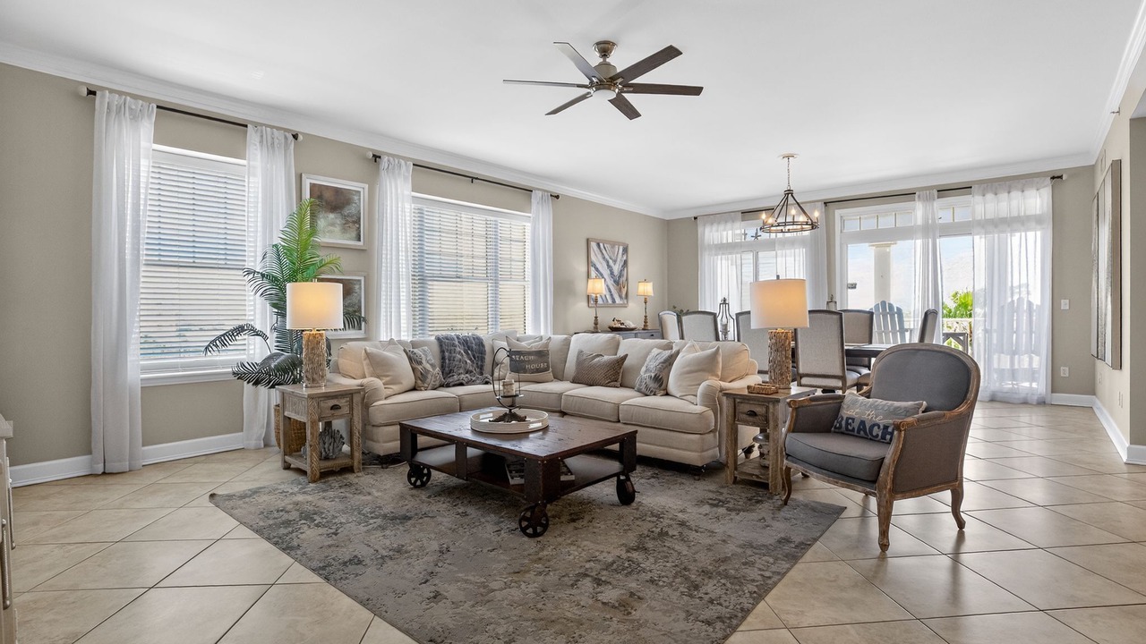 Photo of Livingroom in Upper Grand Lagoon