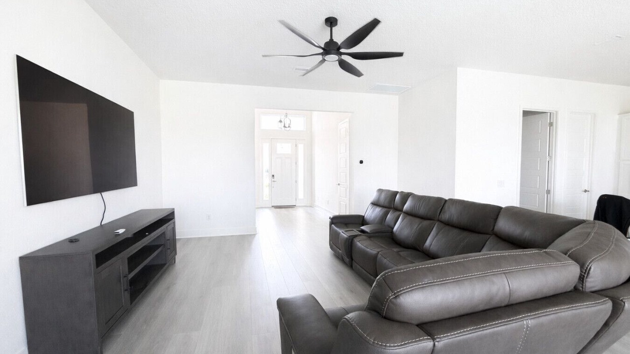 Photo of Livingroom in Candler