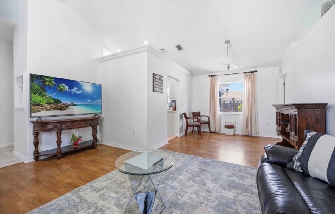 Photo of Livingroom in Lake Sarasota