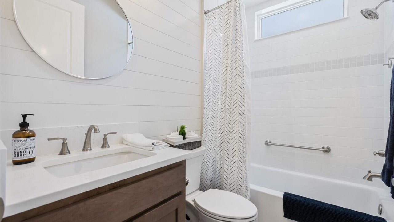 Photo of Bathroom in Candler