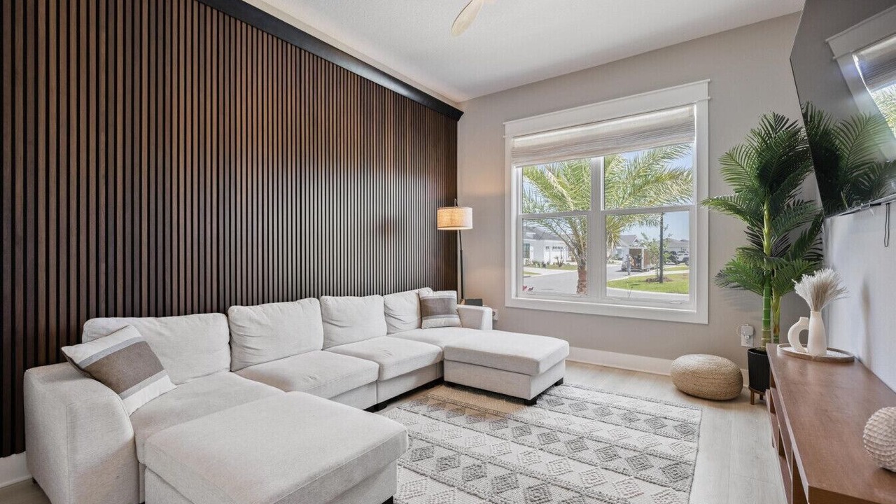 Photo of Livingroom in Candler