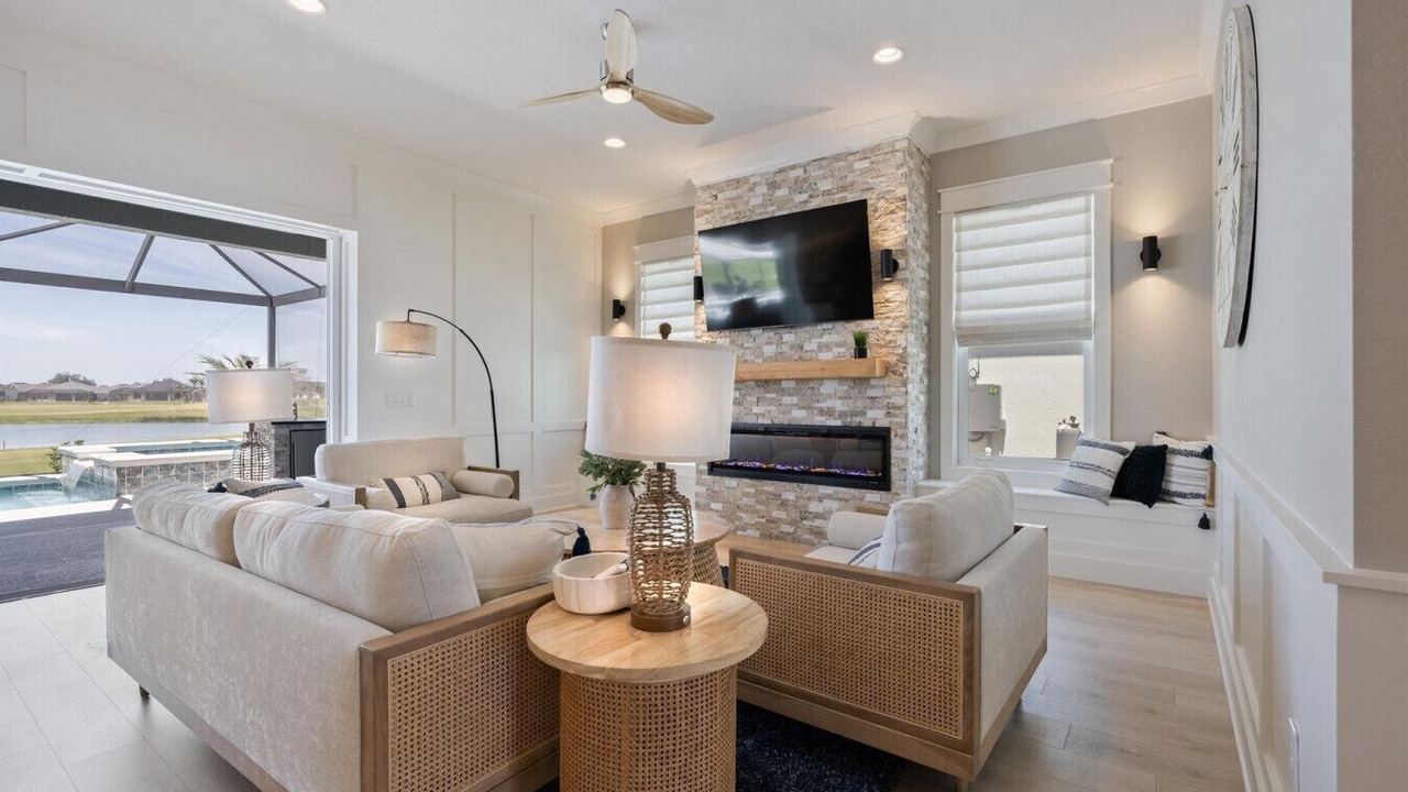 Photo of Livingroom in Candler