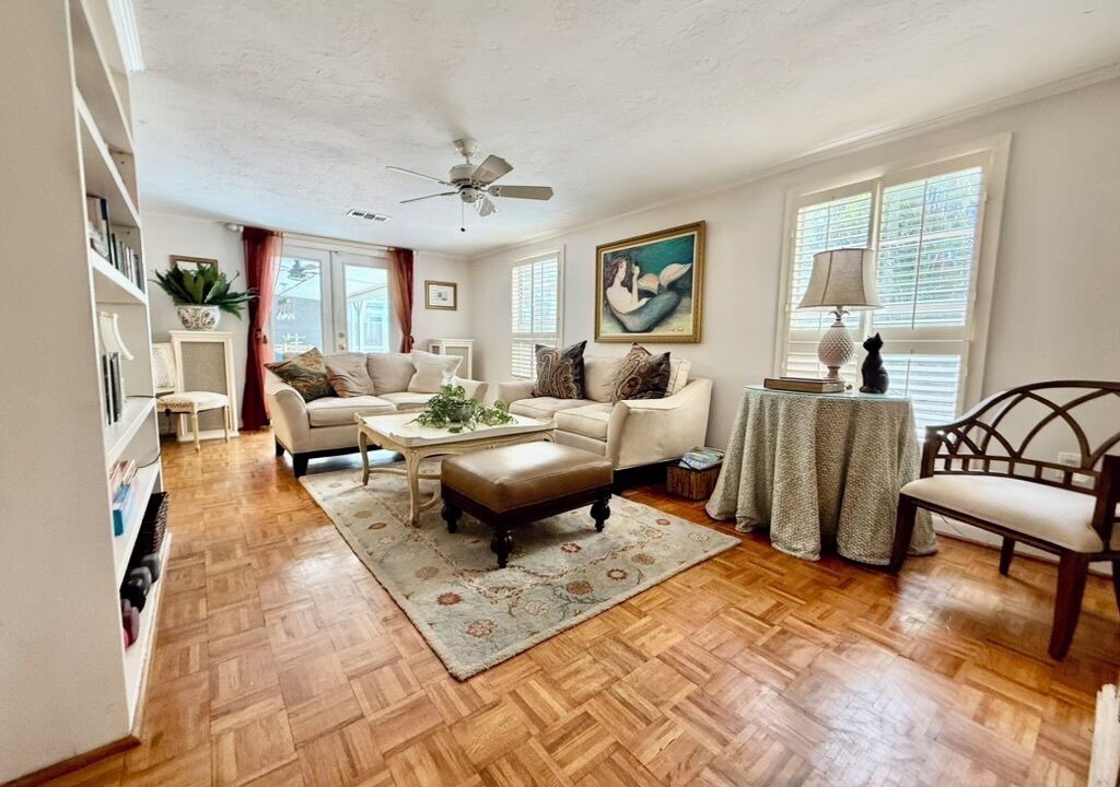 Photo of Livingroom in Arlington Park