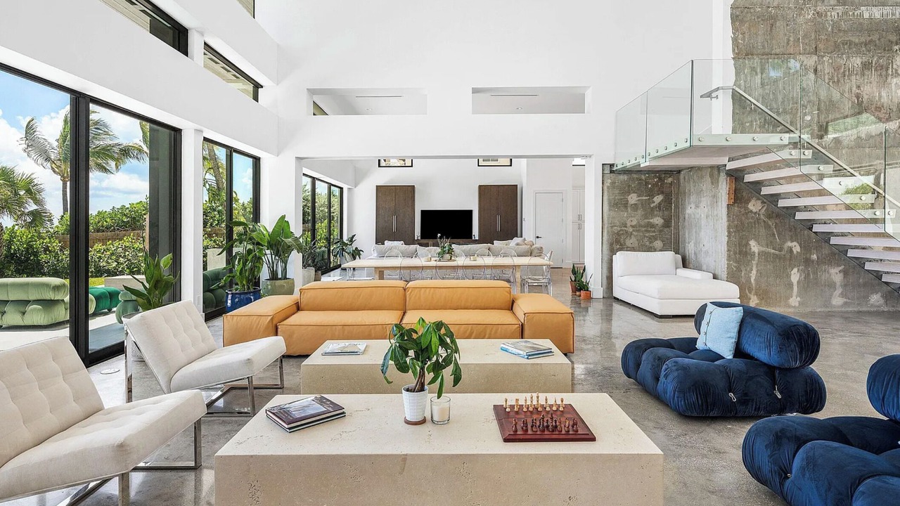 Photo of Livingroom in Ocean Ridge