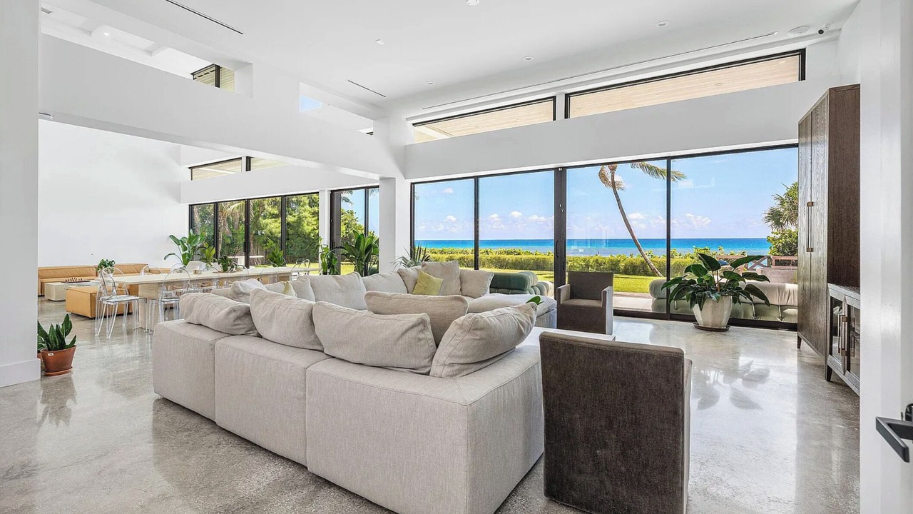 Photo of Livingroom in Ocean Ridge