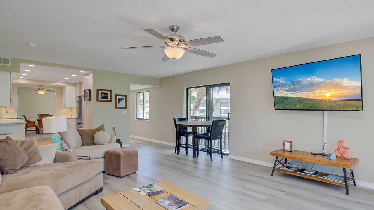 Photo of Livingroom in Cypress Lake