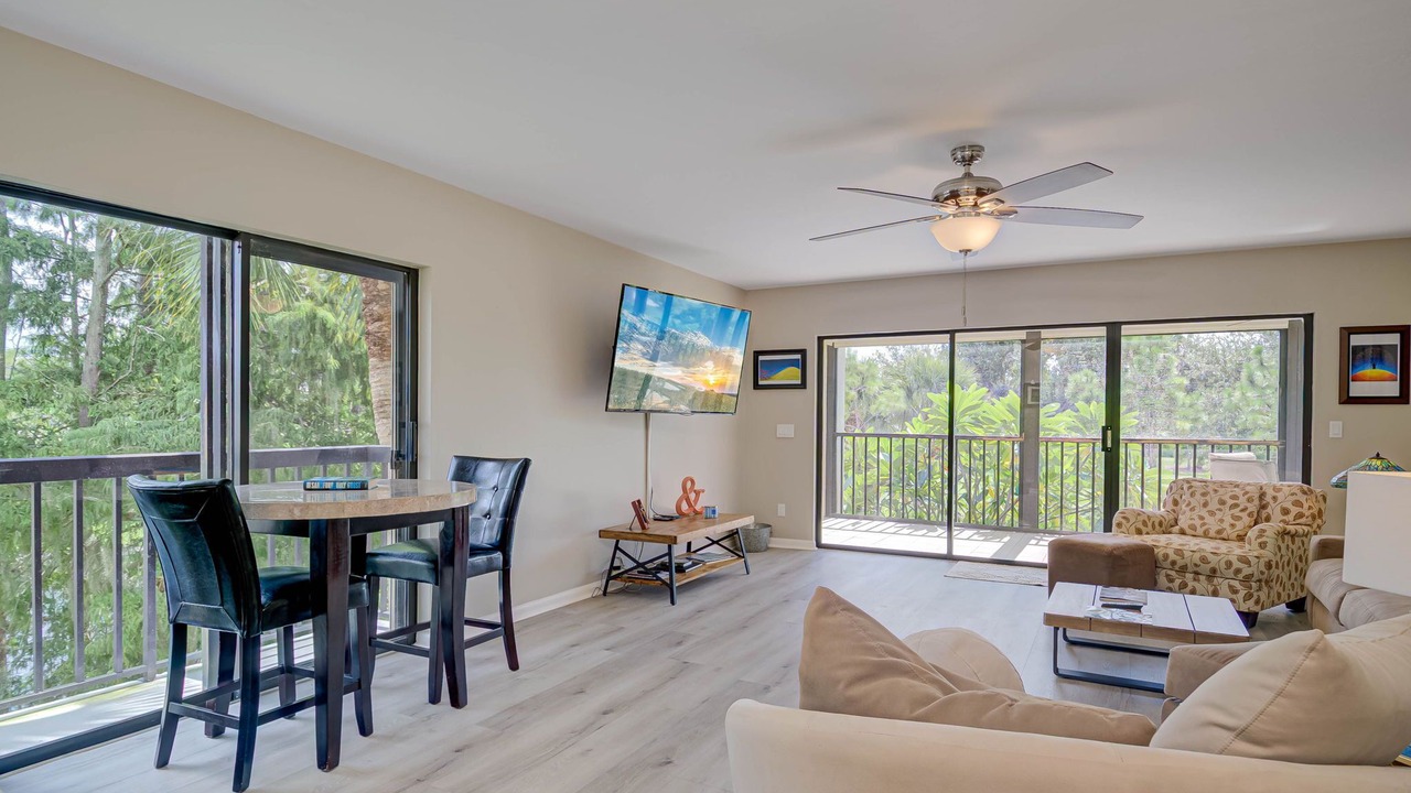 Photo of Livingroom in Cypress Lake