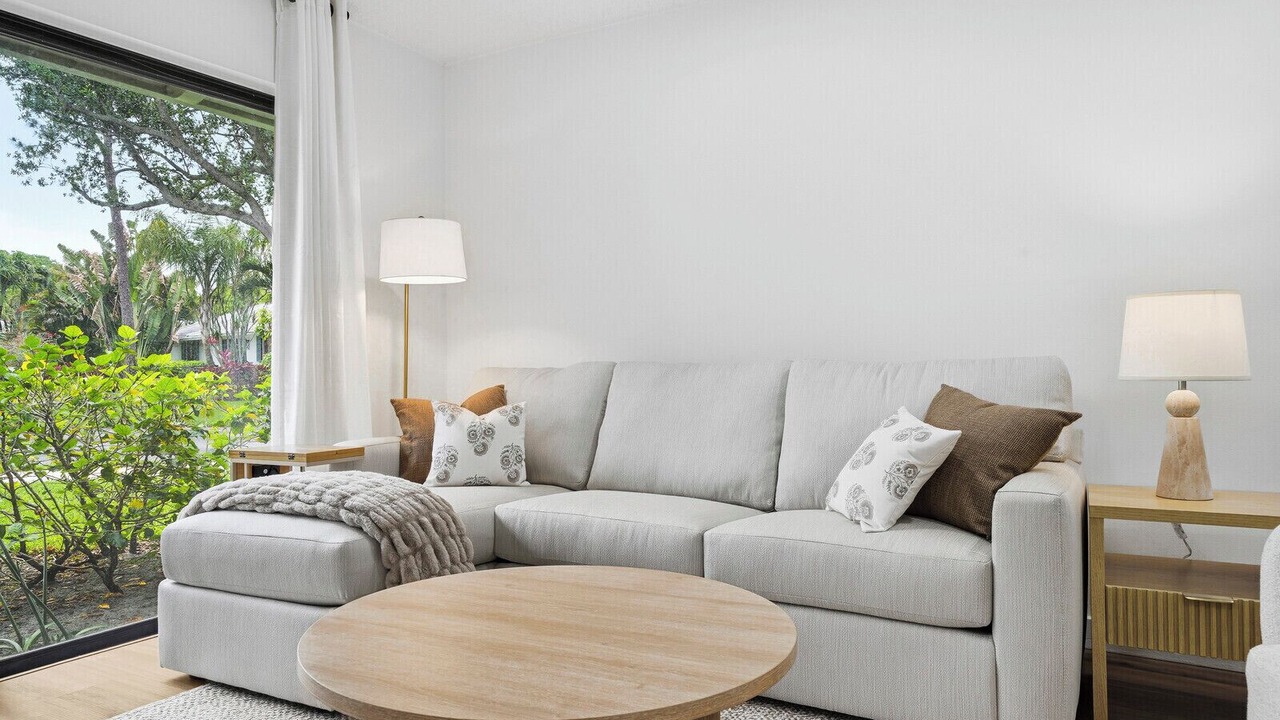 Photo of Livingroom in Hunt Club