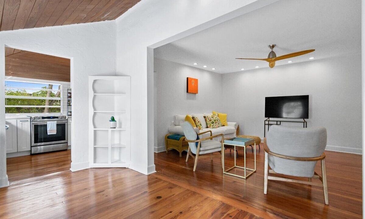 Photo of Livingroom in Northwood Shores