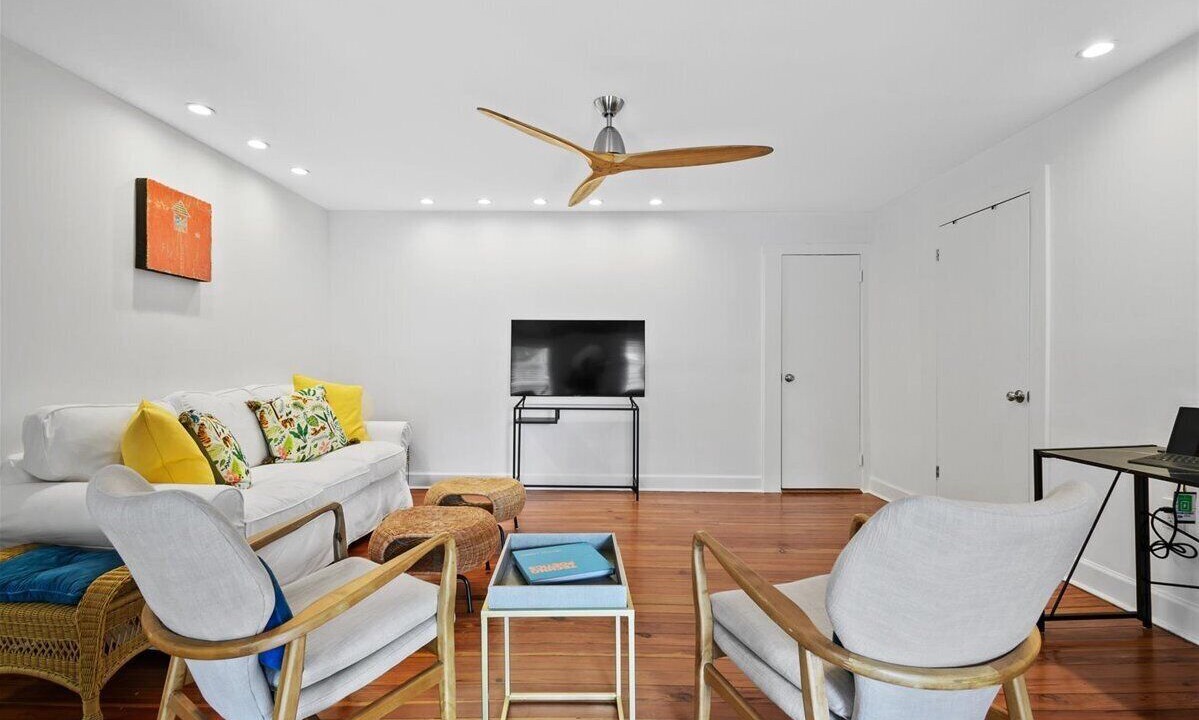 Photo of Livingroom in Northwood Shores