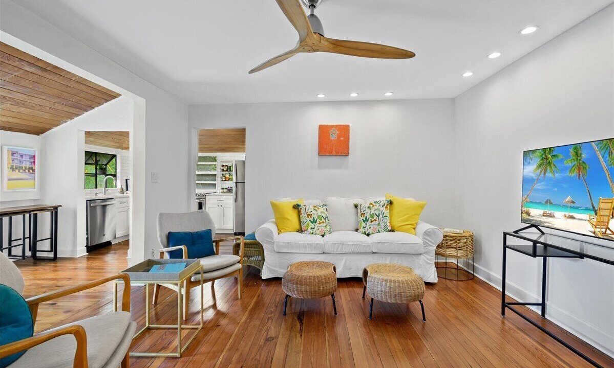 Photo of Livingroom in Northwood Shores