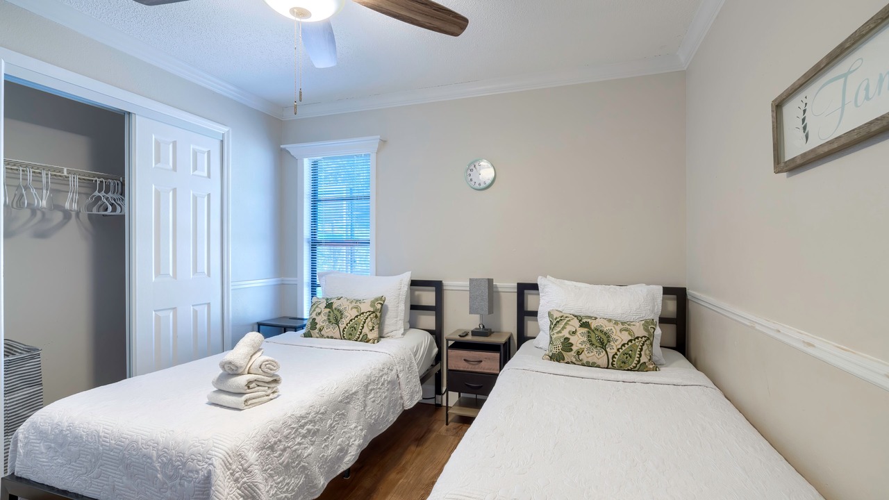 Photo of Bedroom in Berkeley Manor