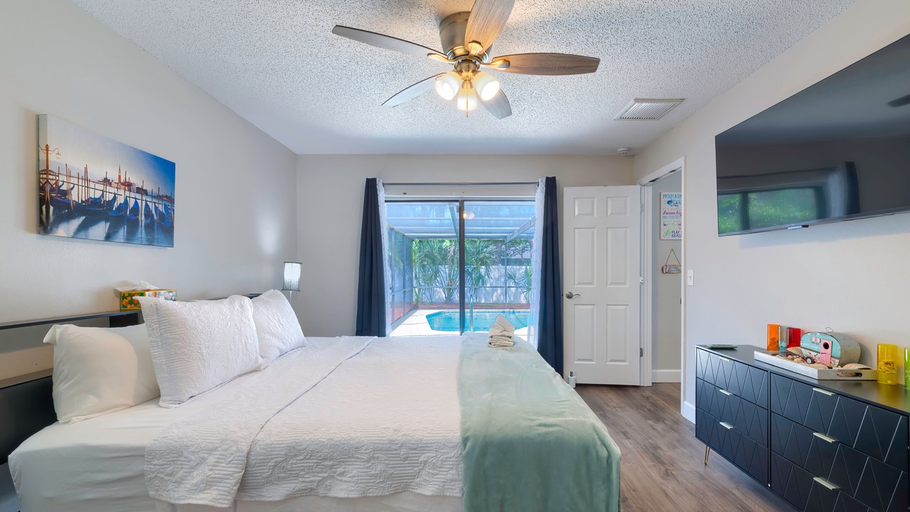 Photo of Bedroom in Berkeley Manor
