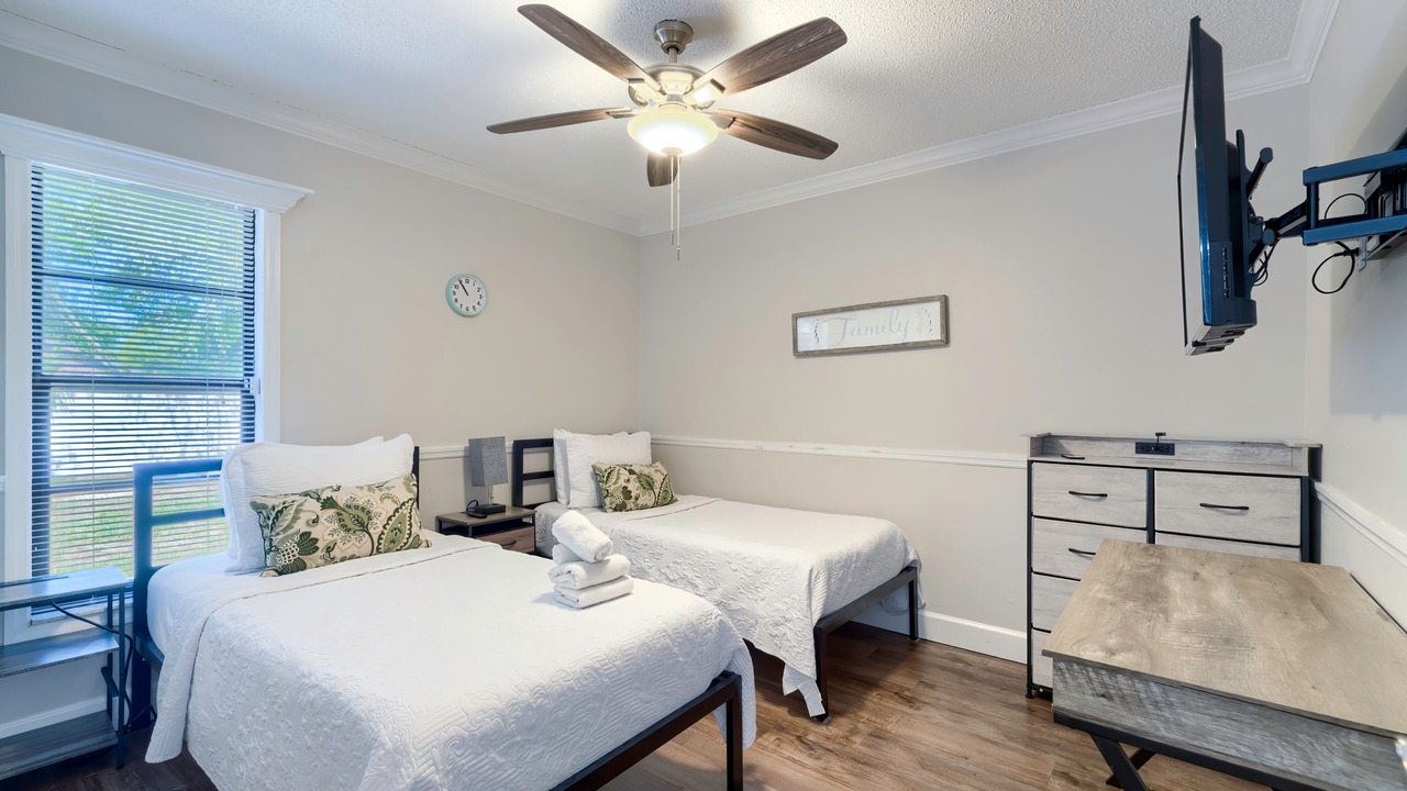 Photo of Bedroom in Berkeley Manor