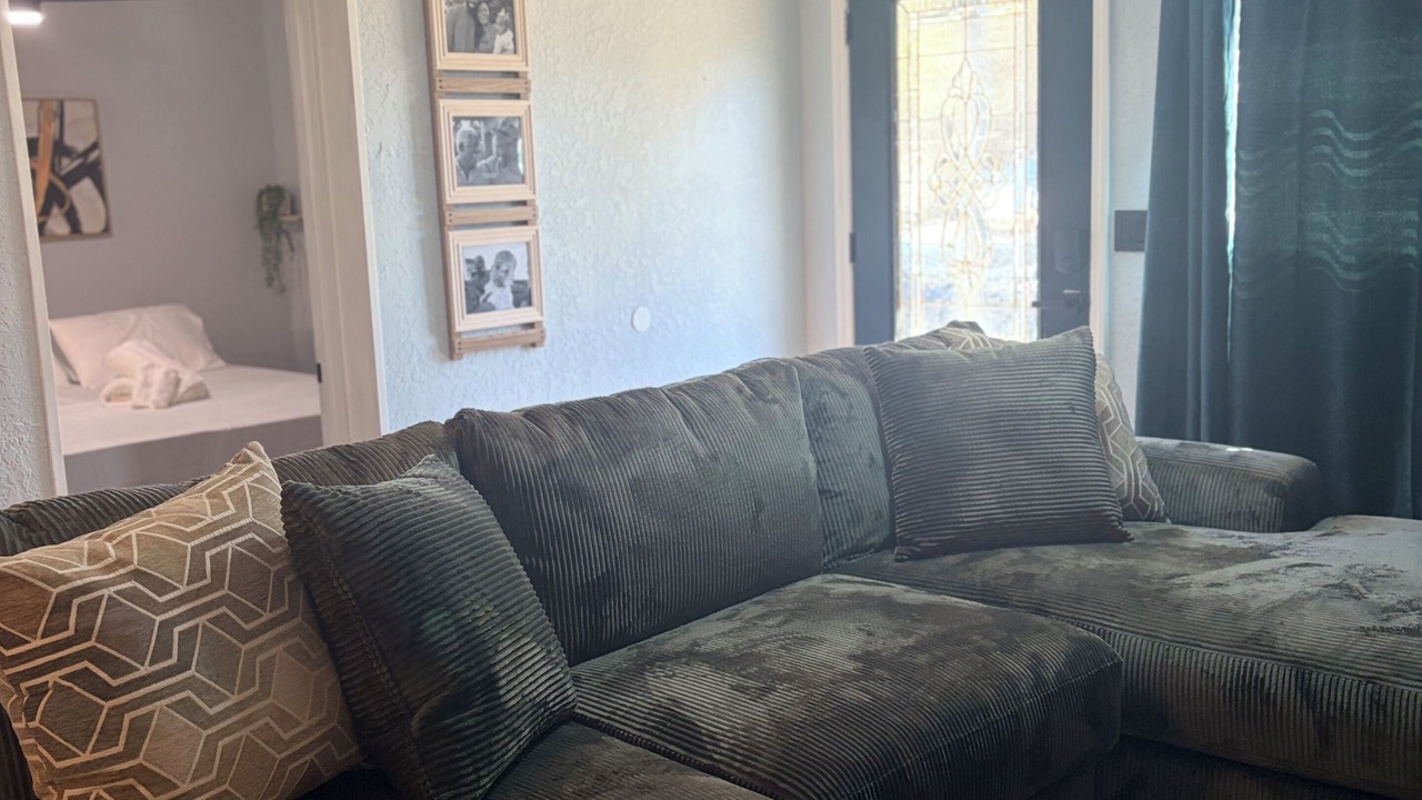 Photo of Livingroom in West Colonial