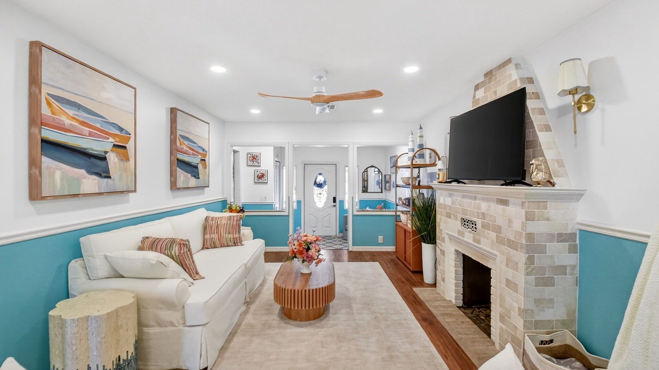 Photo of Livingroom in Parrot Cove