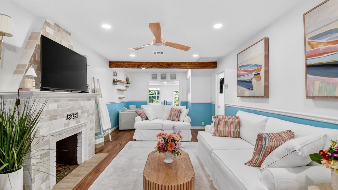 Photo of Livingroom in Parrot Cove