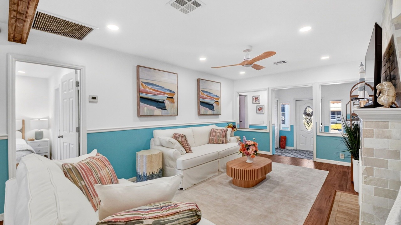 Photo of Livingroom in Parrot Cove