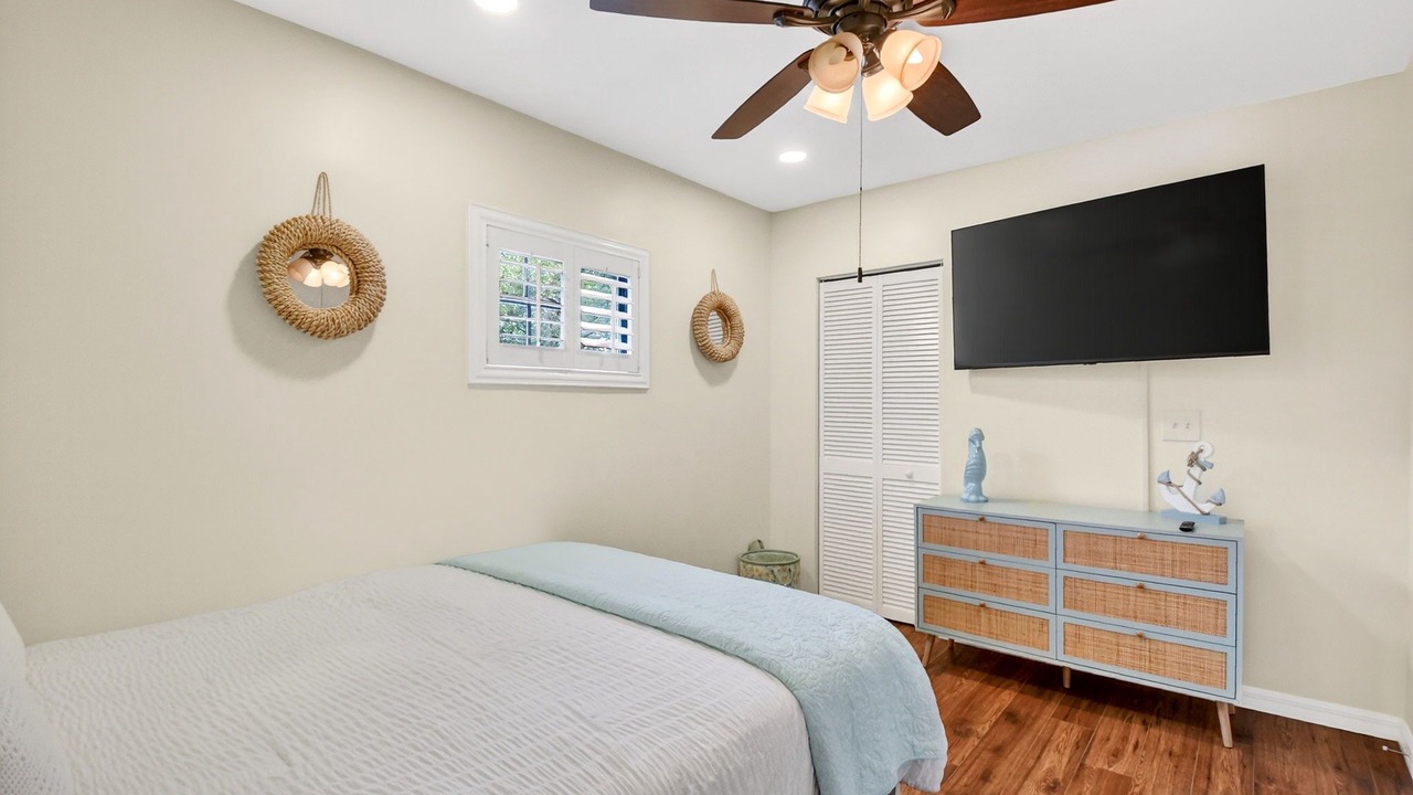 Photo of Bedroom in Parrot Cove
