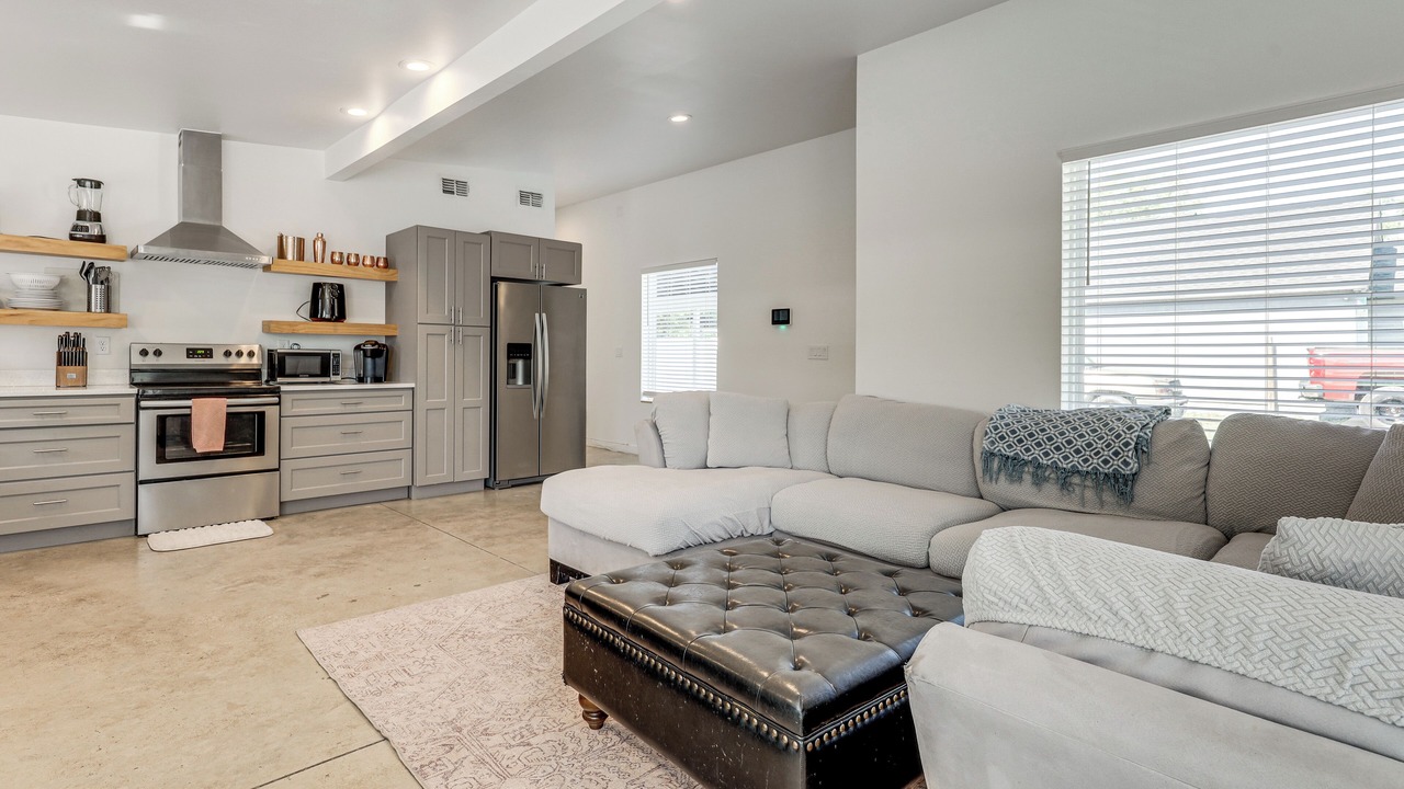 Photo of Livingroom in Northside
