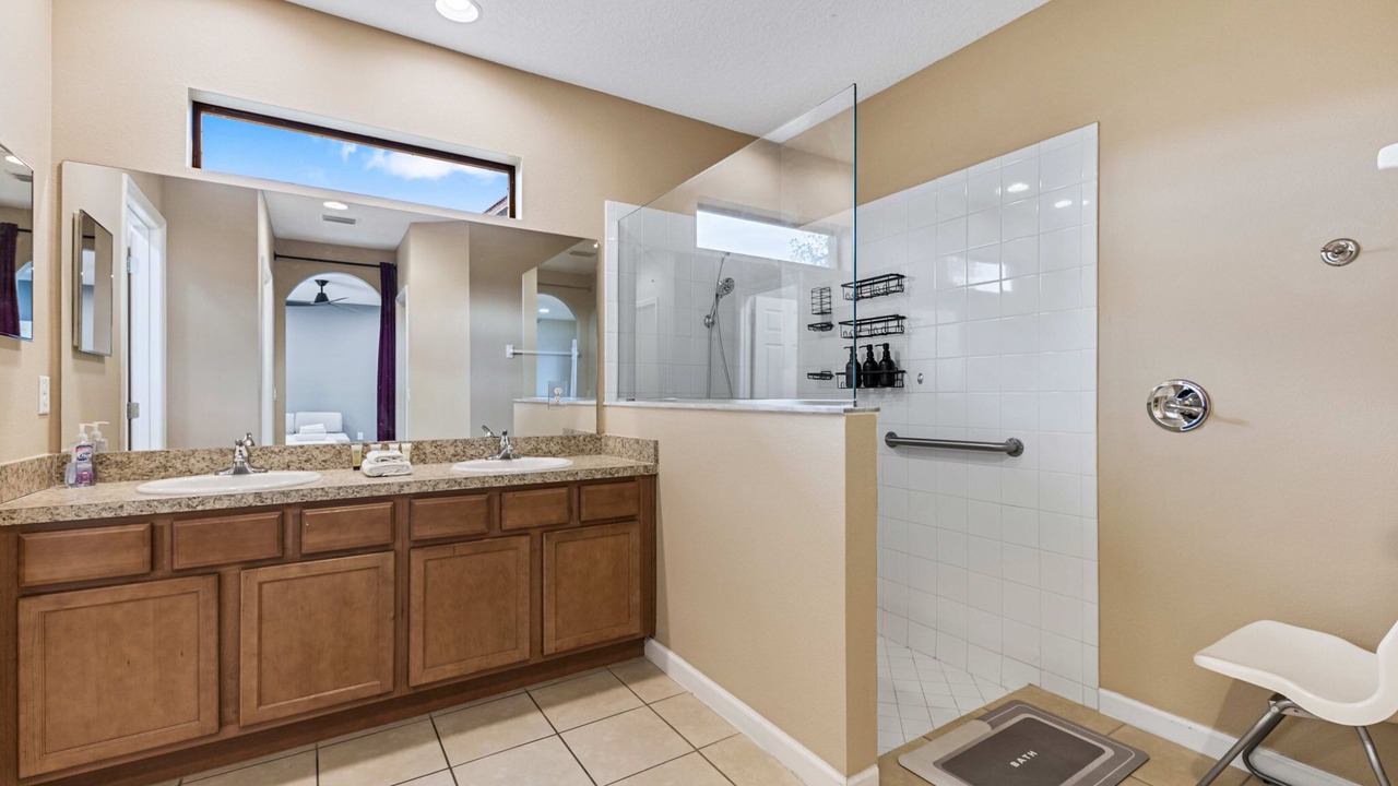 Photo of Bathroom in Buena Ventura Lakes