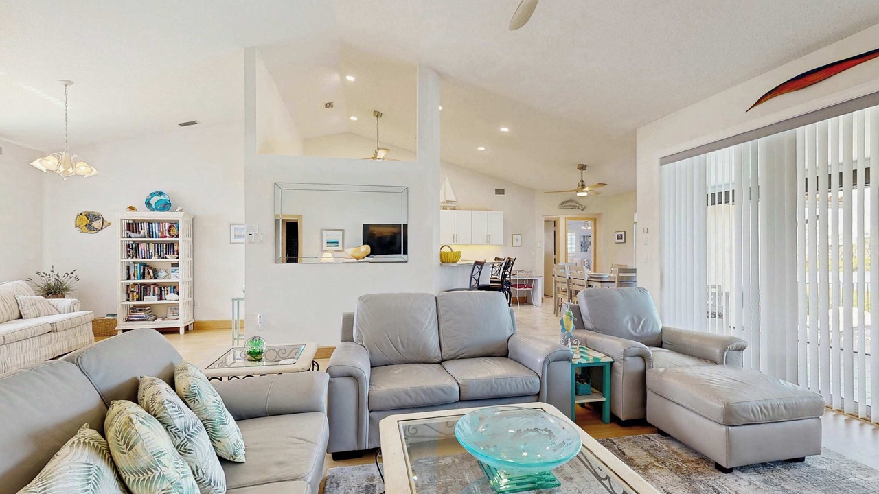 Photo of Livingroom in Bay Harbor Estates