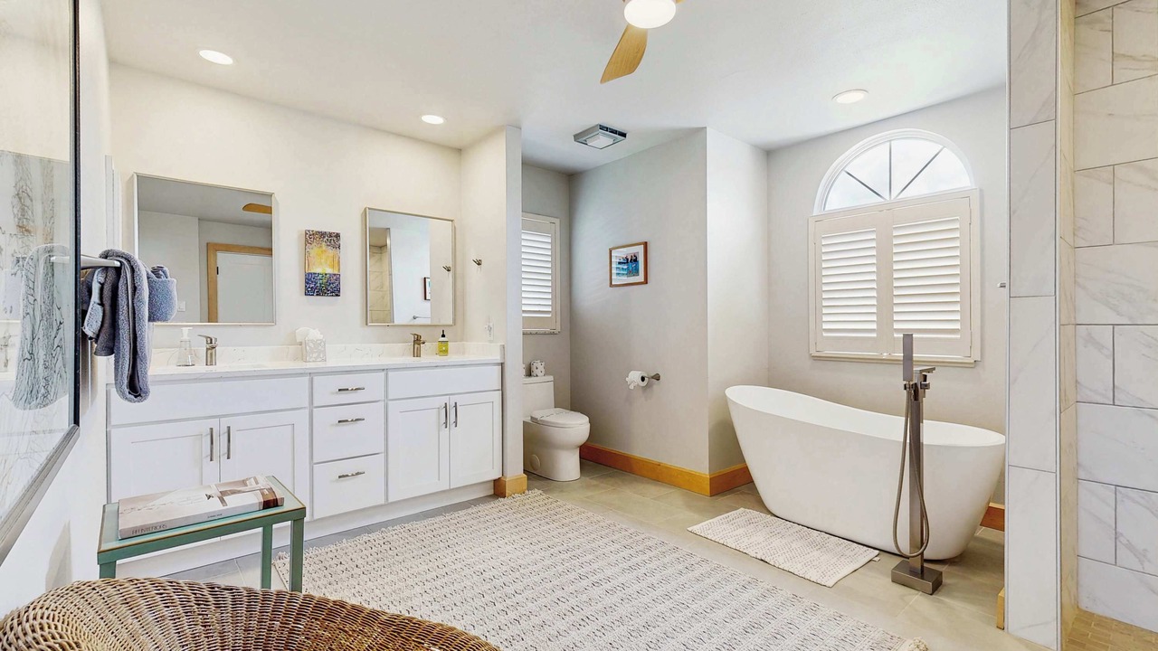 Photo of Bathroom in Bay Harbor Estates