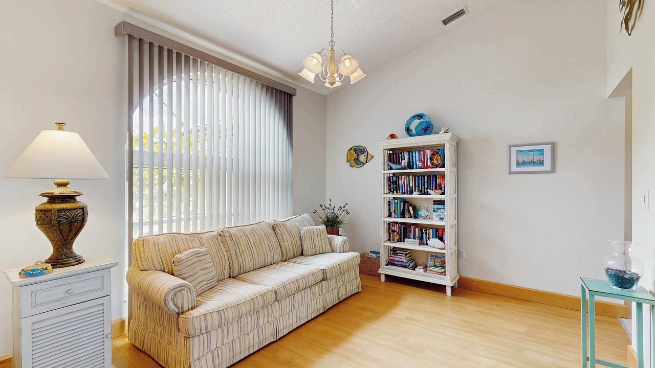 Photo of Livingroom in Bay Harbor Estates