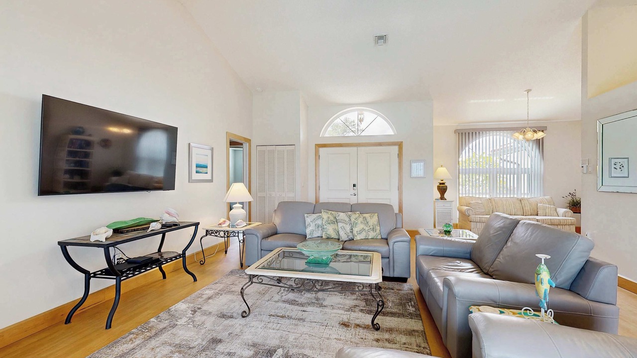 Photo of Livingroom in Bay Harbor Estates
