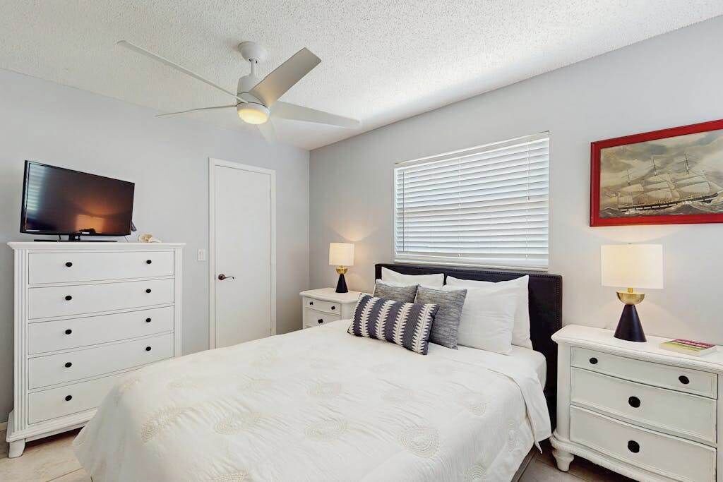 Photo of Bedroom in Englewood East