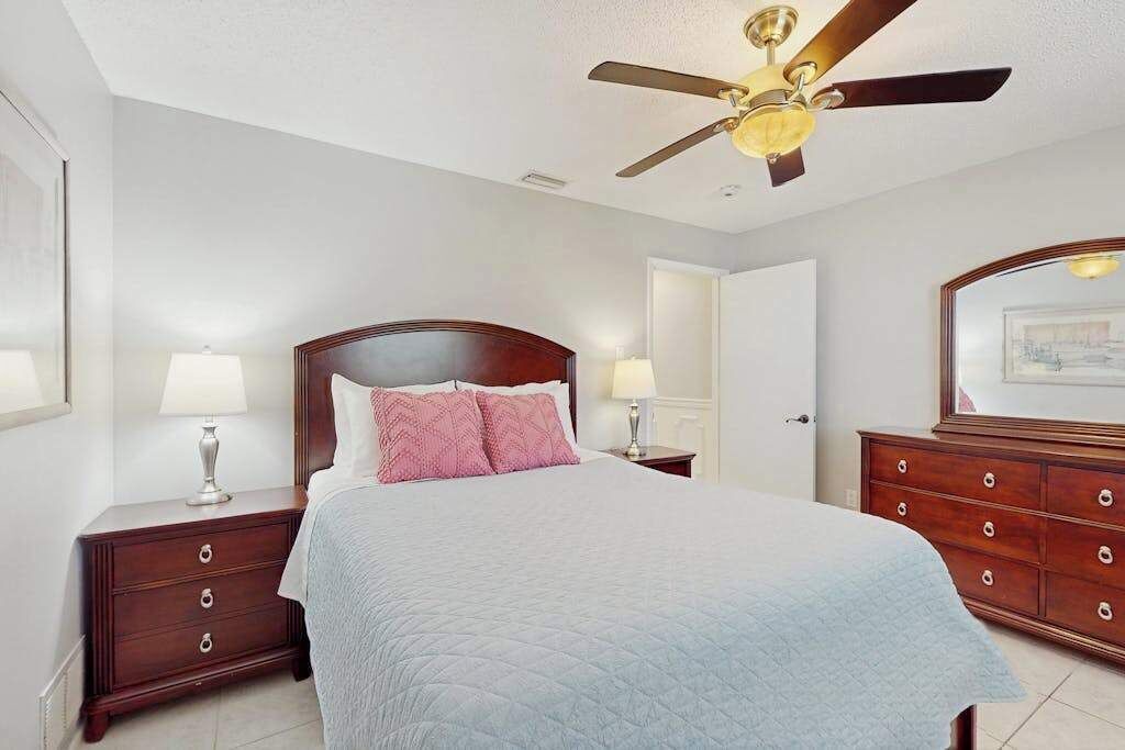 Photo of Bedroom in Englewood East
