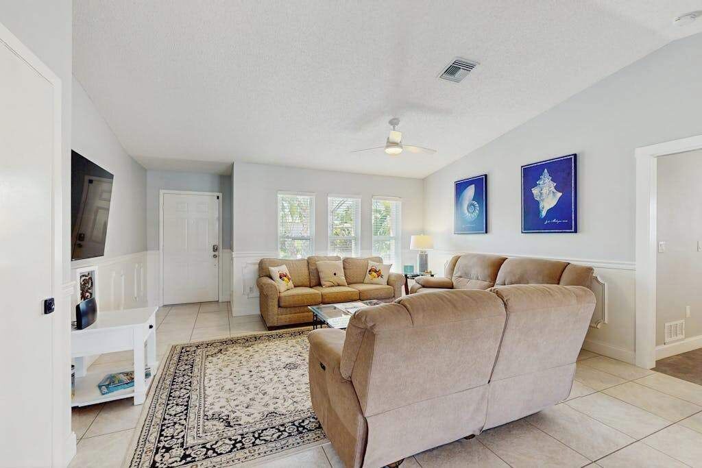 Photo of Livingroom in Englewood East