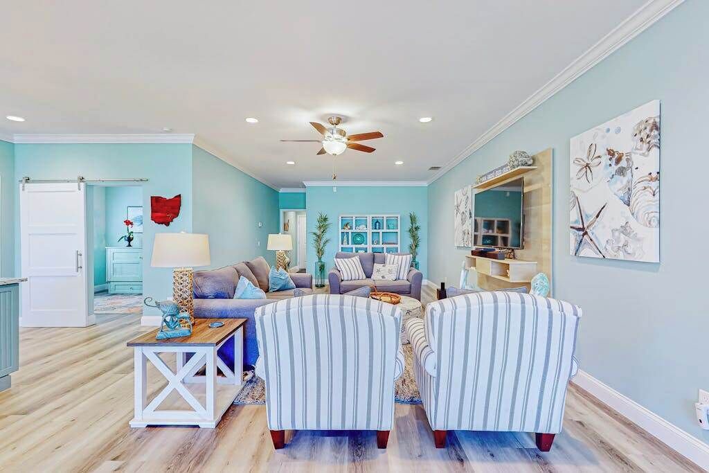 Photo of Livingroom in Cypress Lake