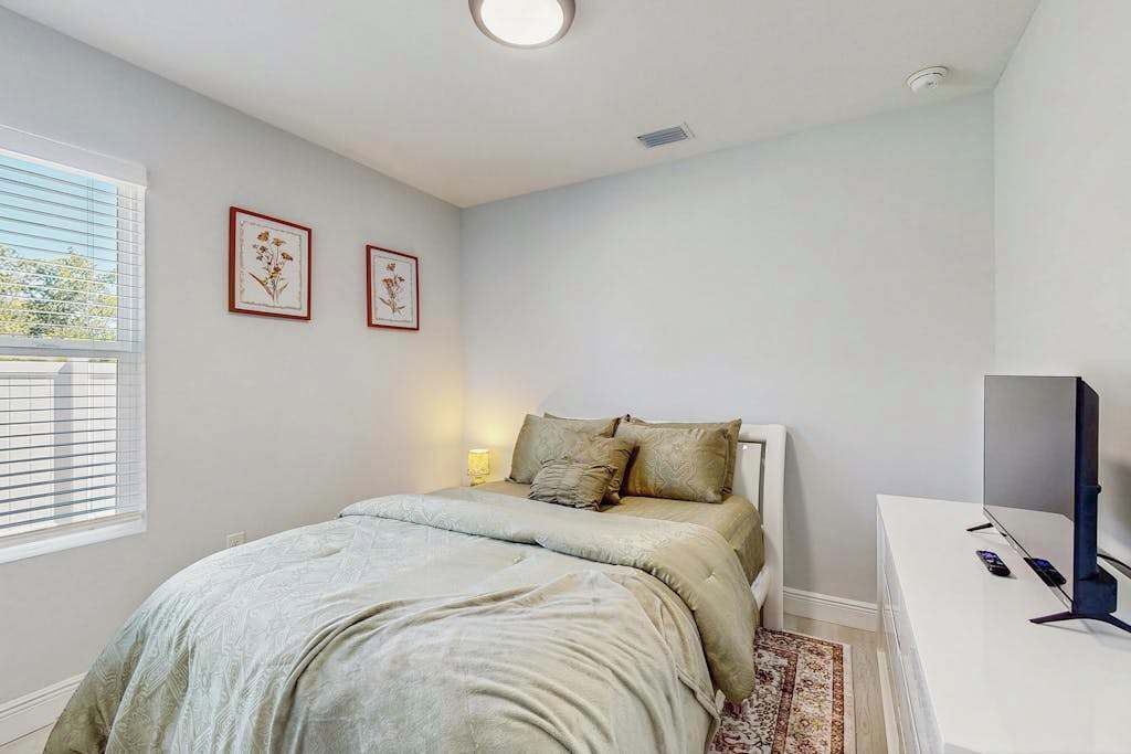 Photo of Bedroom in Englewood East