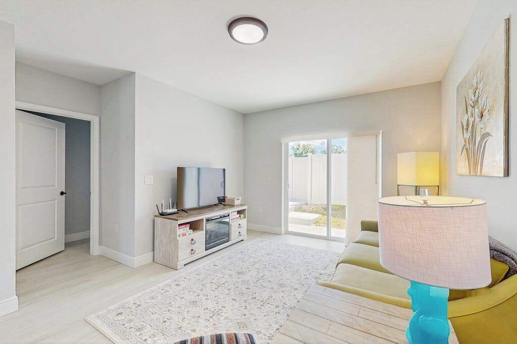 Photo of Livingroom in Englewood East
