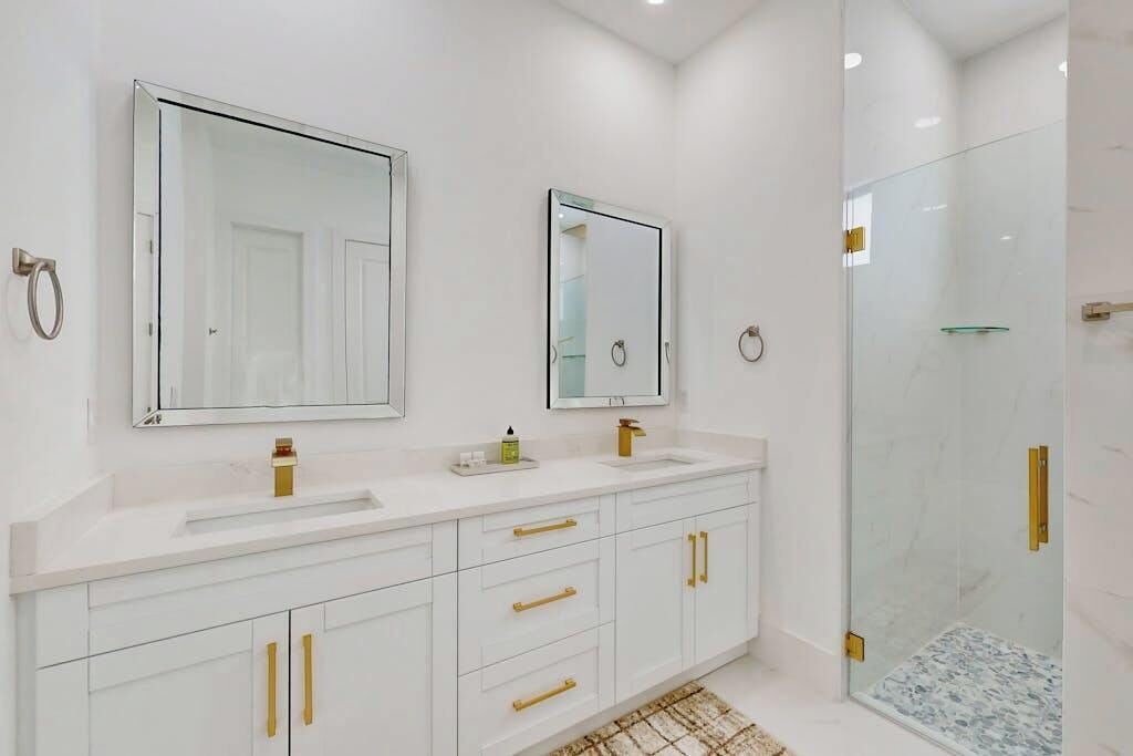 Photo of Bathroom in Diplomat