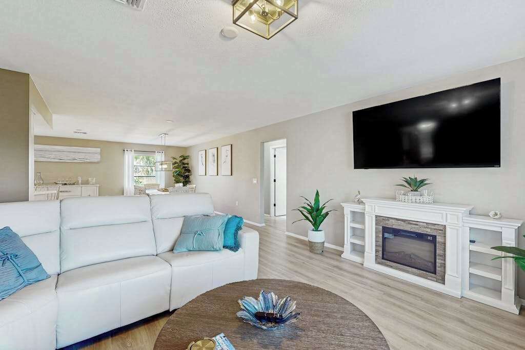 Photo of Livingroom in Englewood East