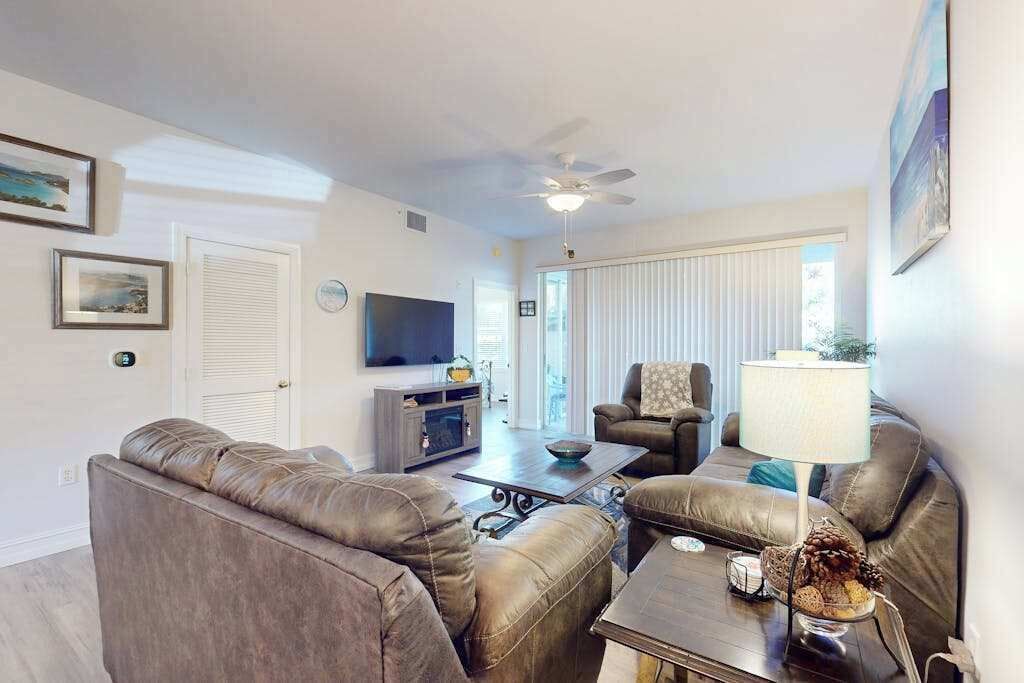 Photo of Livingroom in Vanderbilt Beach
