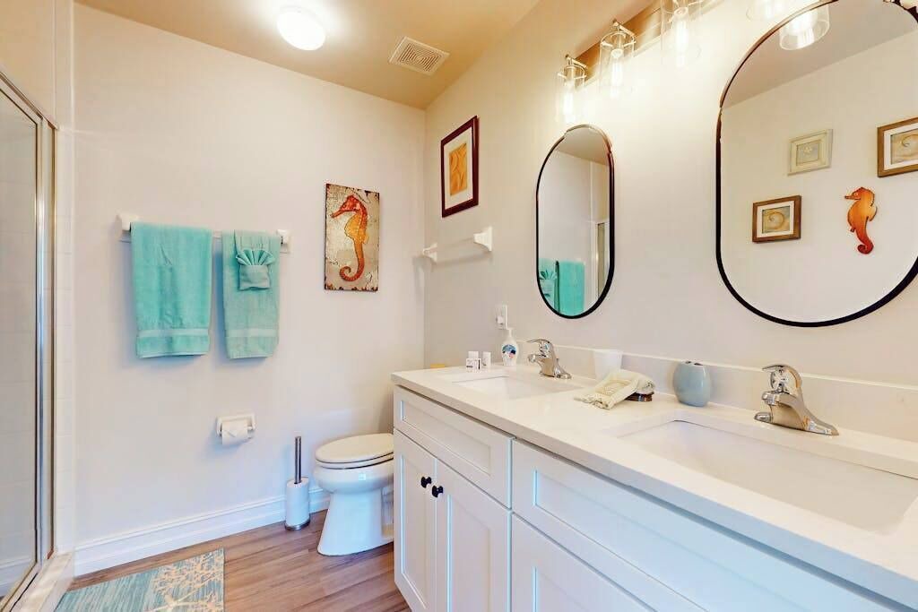 Photo of Bathroom in Vanderbilt Beach